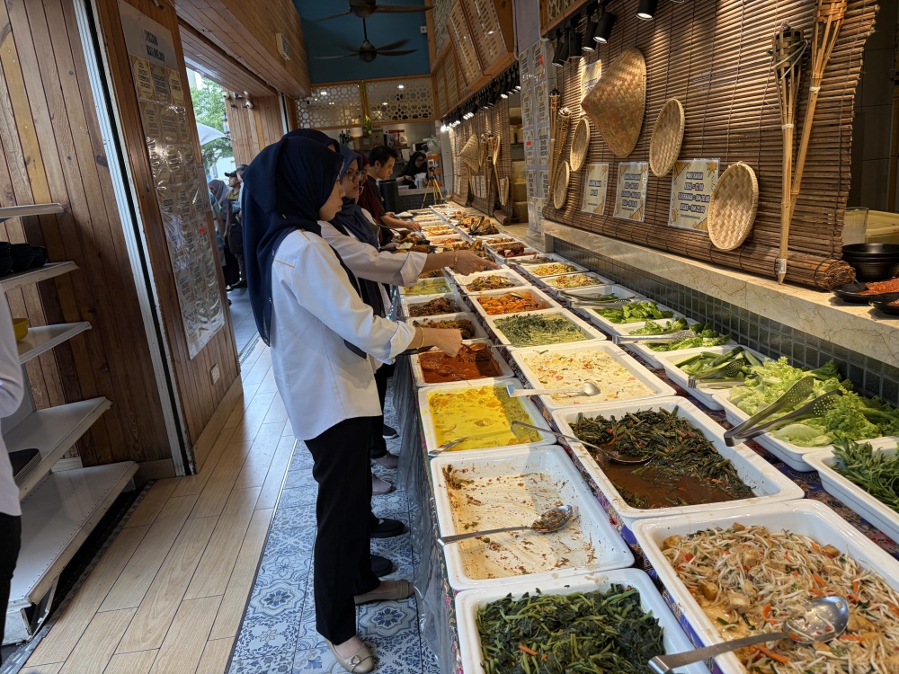 The array of dishes at Syazana Nasi Melayu. — Picture by Opalyn Mok