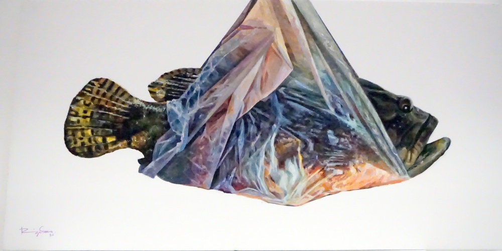 Ryzalman Misran captures the quiet beauty of everyday moments through meticulous realism. 