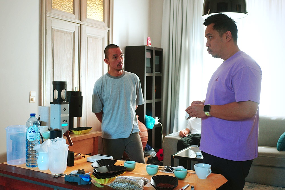Jhon coaching Nas. —Picture courtesy of Nas Jaafar and Jhon Christhoper