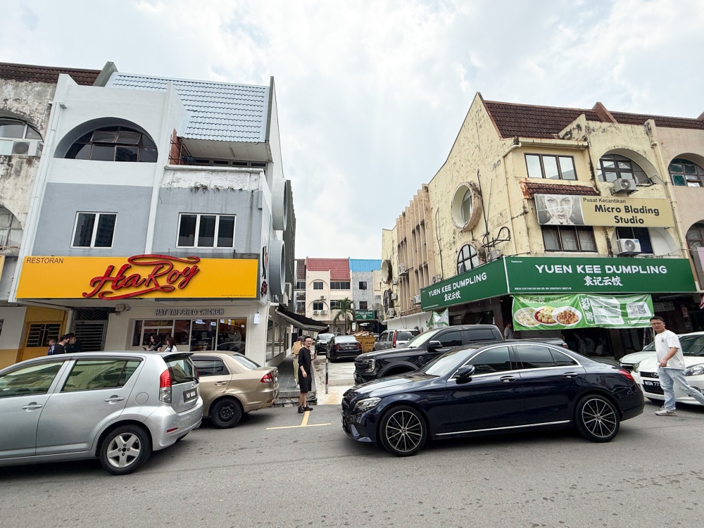 The corner shop is located in Subang Jaya’s SS15, which is well known for its many food brands that come and go. — Picture by Lee Khang Yi