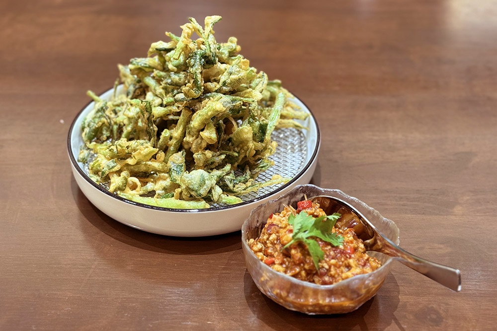 Crispy morning glory with Taan Thai special sauce (‘phak bung tod krob kab nam chim rot priao ped’). — Picture by CK Lim