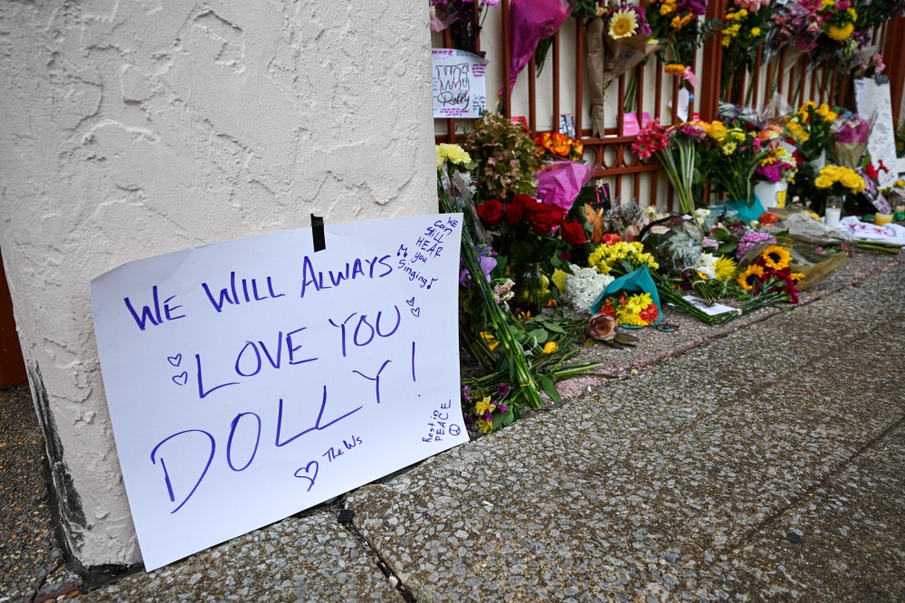 Flowers and notes are left outside Dolly Parton’s studio on Elmwood Street in Nashville, Tennessee August 26, 2026. — AFP pic