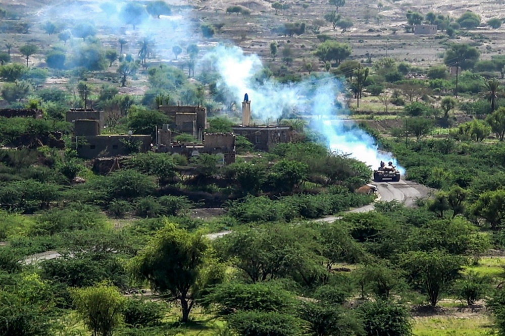 A battle tank advances during ongoing fighting between Houthi and Saudi-backed Yemeni government forces along the frontlines in al-Kadha, west of Taiz on September 16, 2026. — AFP pic