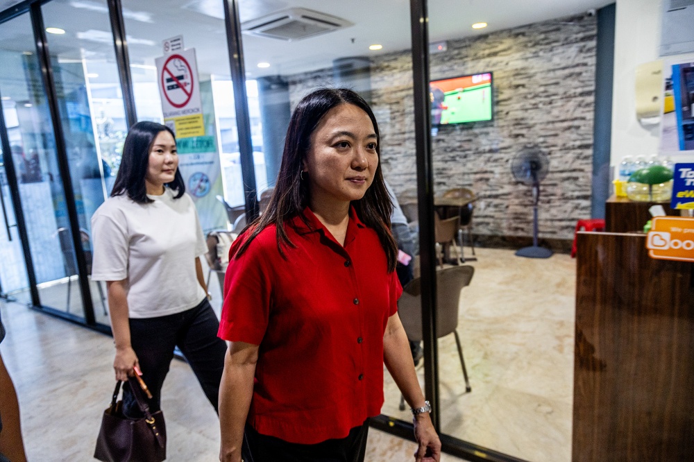 Hannah Yeoh arrives at DAP headquarters in Kuala Lumpur September 19, 2026. — Picture by Firdaus Latif