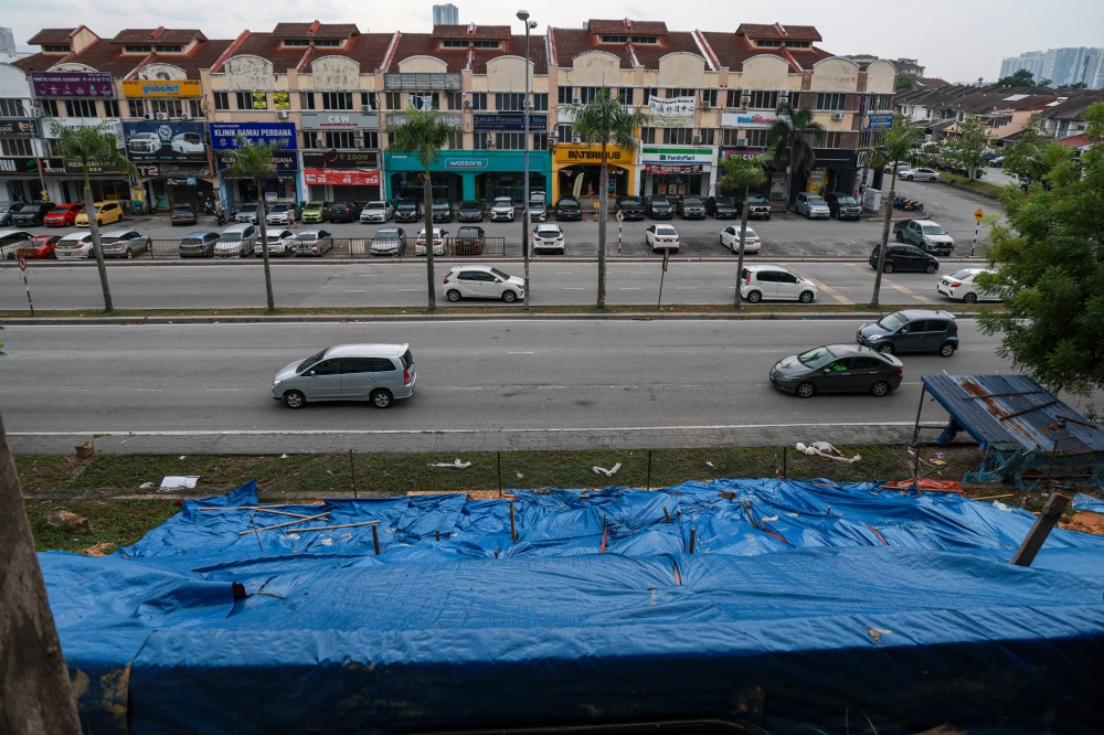 Residents of an apartment block in Bandar Damai Perdana, Cheras were ordered to evacuate their homes last night after a landslide occurred near the building, believed to have been caused by an underground water leak. — Bernama pic