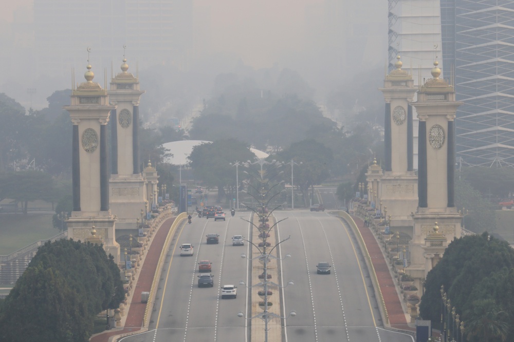 Haze envelopes the administrative capital of Putrajaya on September 18, 2026. — Bernama pic