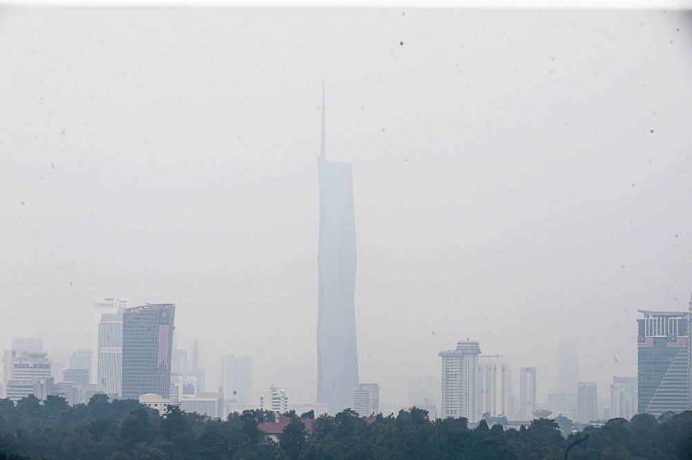 Haze and hotter weather have contributed to higher electricity use among some households. — Picture by the Sayuti Zainudin