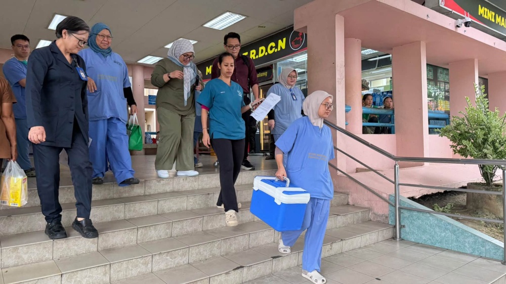 A 55-year-old teacher identified only as ‘Madam SK’ donated her two kidneys, and corneas on October 2, 2026 at the Sibu Hospital to save the lives and restore the sight of strangers. — Picture from Facebook/Laman Rasmi Hospital Sibu