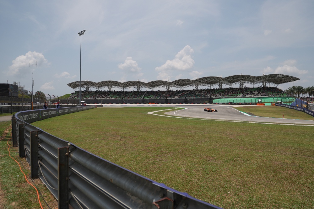 A Formula 1 driver is seen during the free practice session for the Formula 1 Gulf Air Bahrain Grand Prix at the Sepang International Circuit October 2, 2026. — Bernama pic