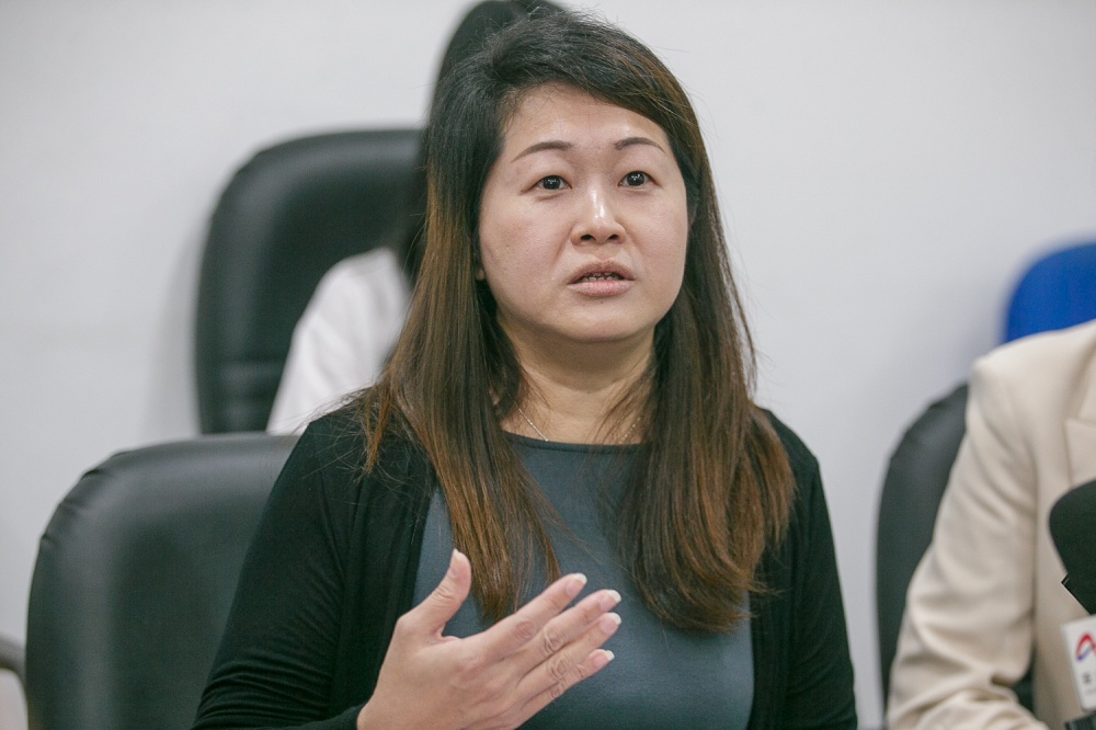 In the current lawsuit filed on October 1, Yap’s family — her mother (pic) and sister — claimed that breaches of duty of care contributed to her death in October last year. — Picture by Raymond Manuel