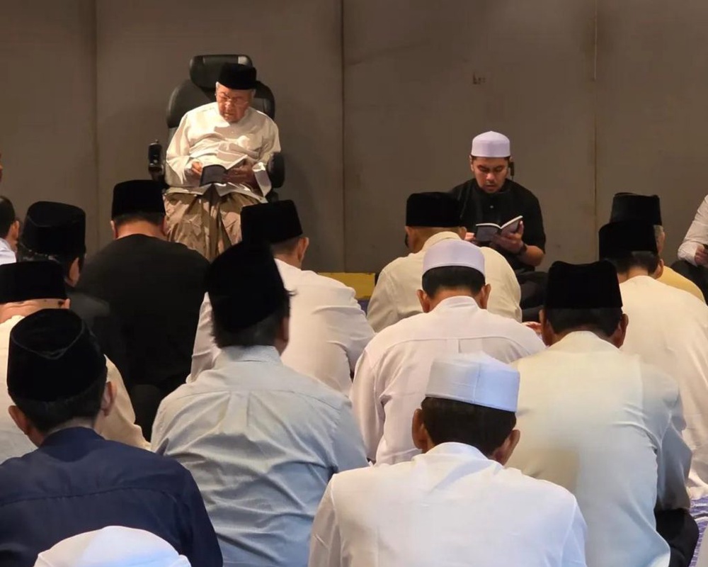 Image from: “Jika Tinggal Setengah Hari Lagi Untuk Hidup Pun, Saya Tetap Akan Bekerja”