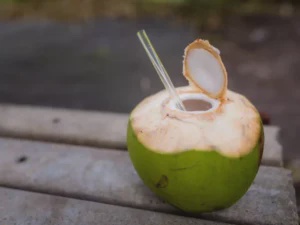 Image from: 泰国惊现「假椰水」!清水+香精竟冒充天然椰子水出售