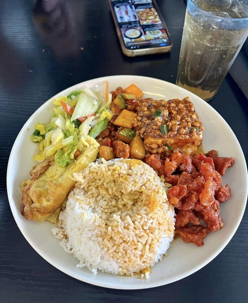 Image from: 做老板好难!大马杂饭店老板包吃包住还给福利!员工不听话「专挑大鱼大肉」下手!