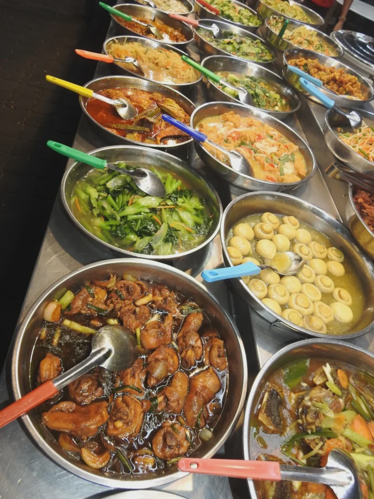 Image from: 做老板好难!大马杂饭店老板包吃包住还给福利!员工不听话「专挑大鱼大肉」下手!