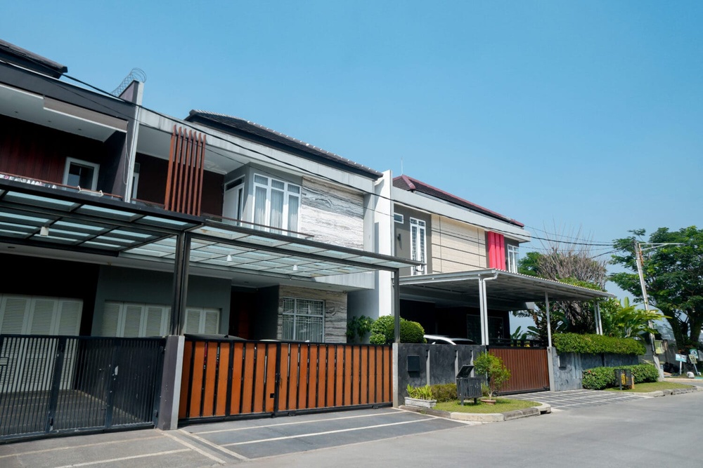 Image from: 到头来0存款！在KL做工薪水RM13K买1M的屋子，还要养6位数的SUV！