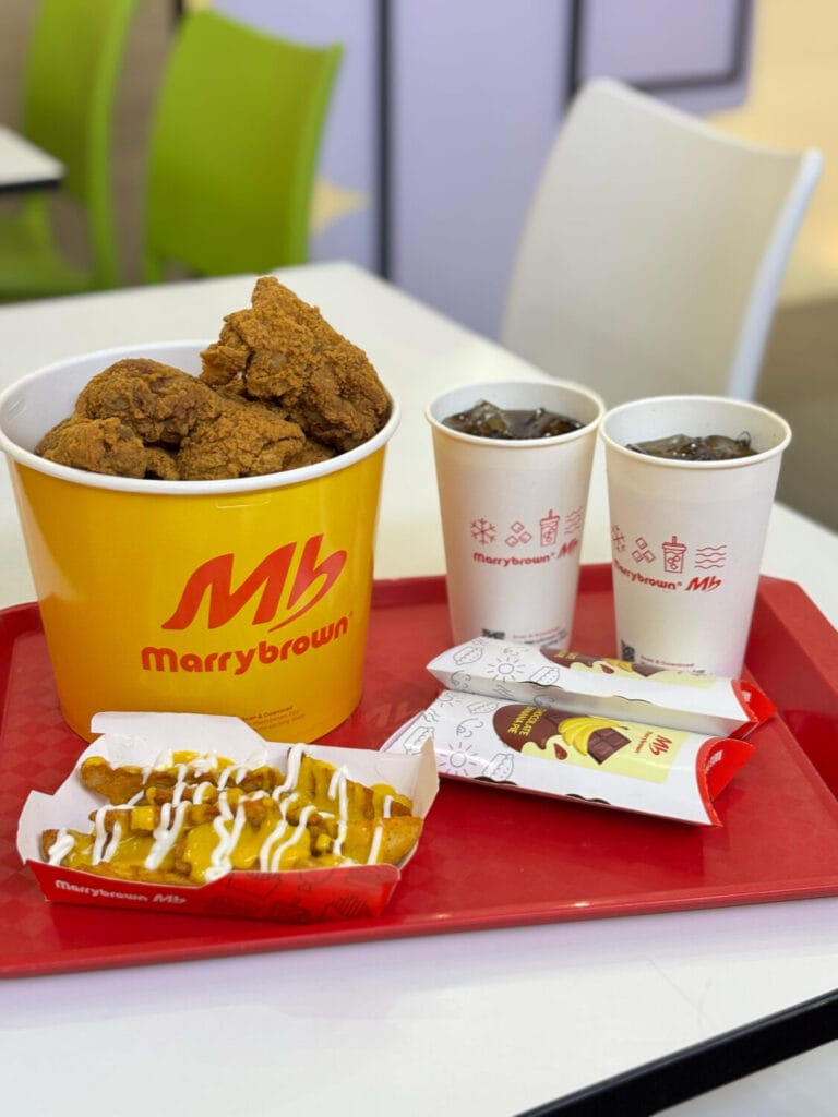 Image from: 全网最划算的炸鸡桶非它莫属！Marrybrown限时推出「Bucket Kita」优惠！6块炸鸡RM50还有找!