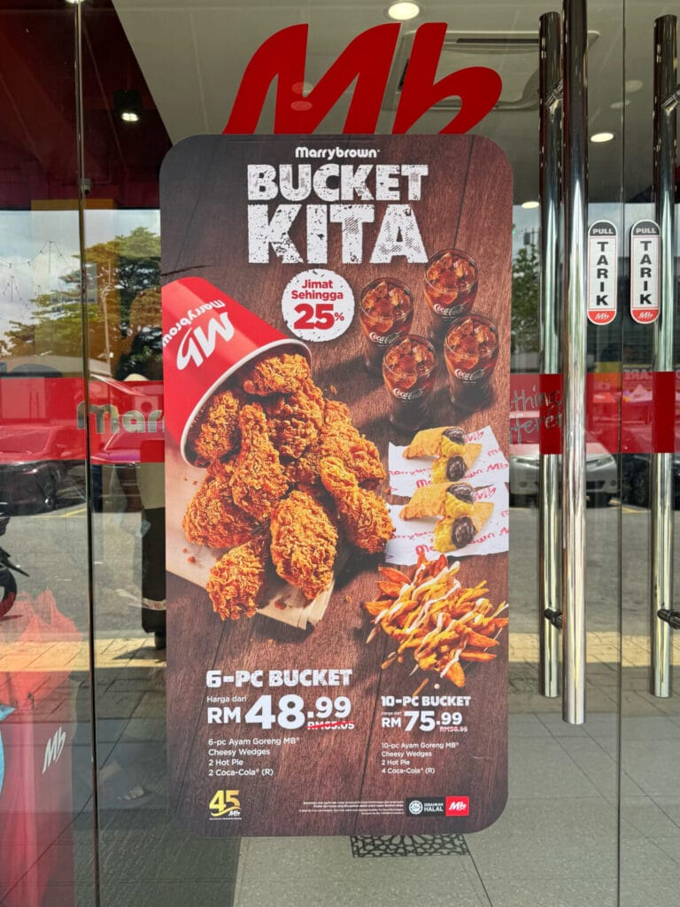 Image from: 全网最划算的炸鸡桶非它莫属！Marrybrown限时推出「Bucket Kita」优惠！6块炸鸡RM50还有找!