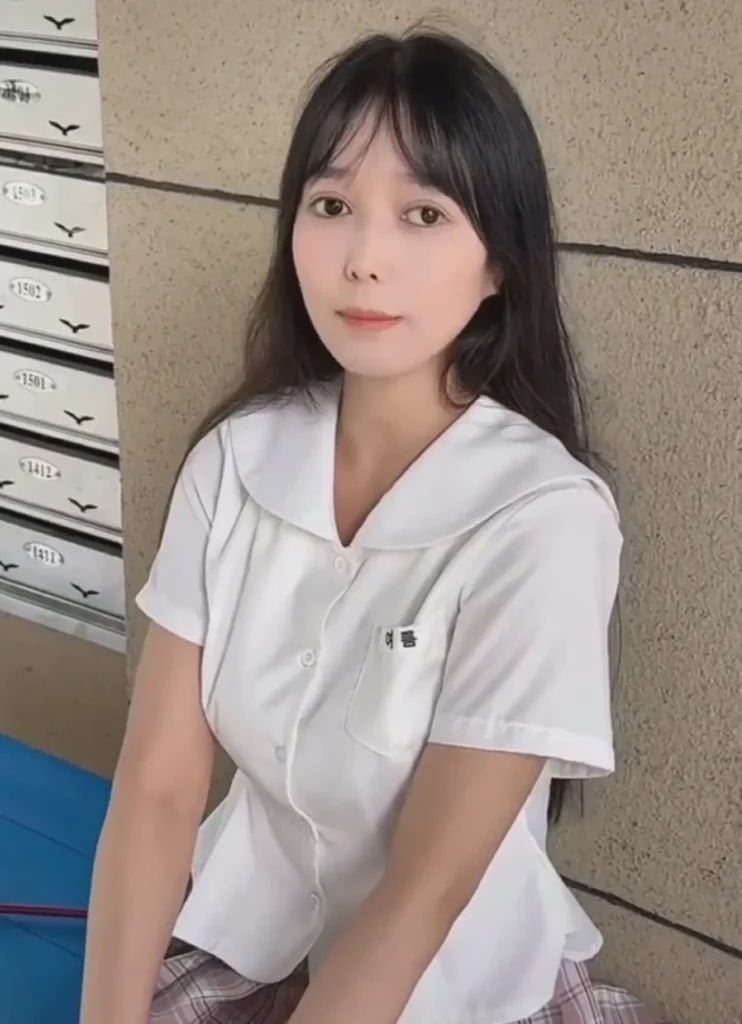Image from: 全网被当猴子耍!百万网红自导自演被电动车撞还被辱骂!原来全都是摆拍!