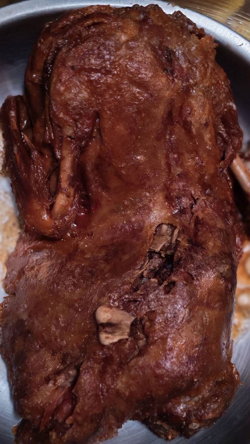 Image from: 不是吧！RM8买到整只烧鹅？男子开箱拼多多美食，味道竟意外不踩雷...
