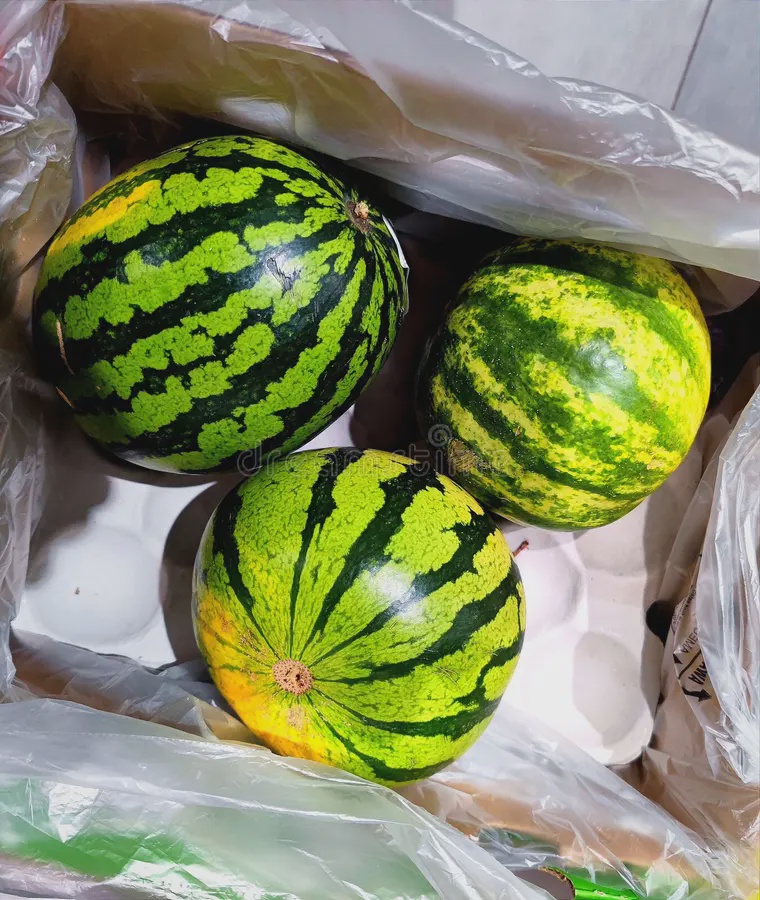 Image from: 超市迷惑行为！买半颗西瓜竟然附送 1 颗小番茄！背后神奇功效曝光，连瓜农都惊呼：这一招学到了！