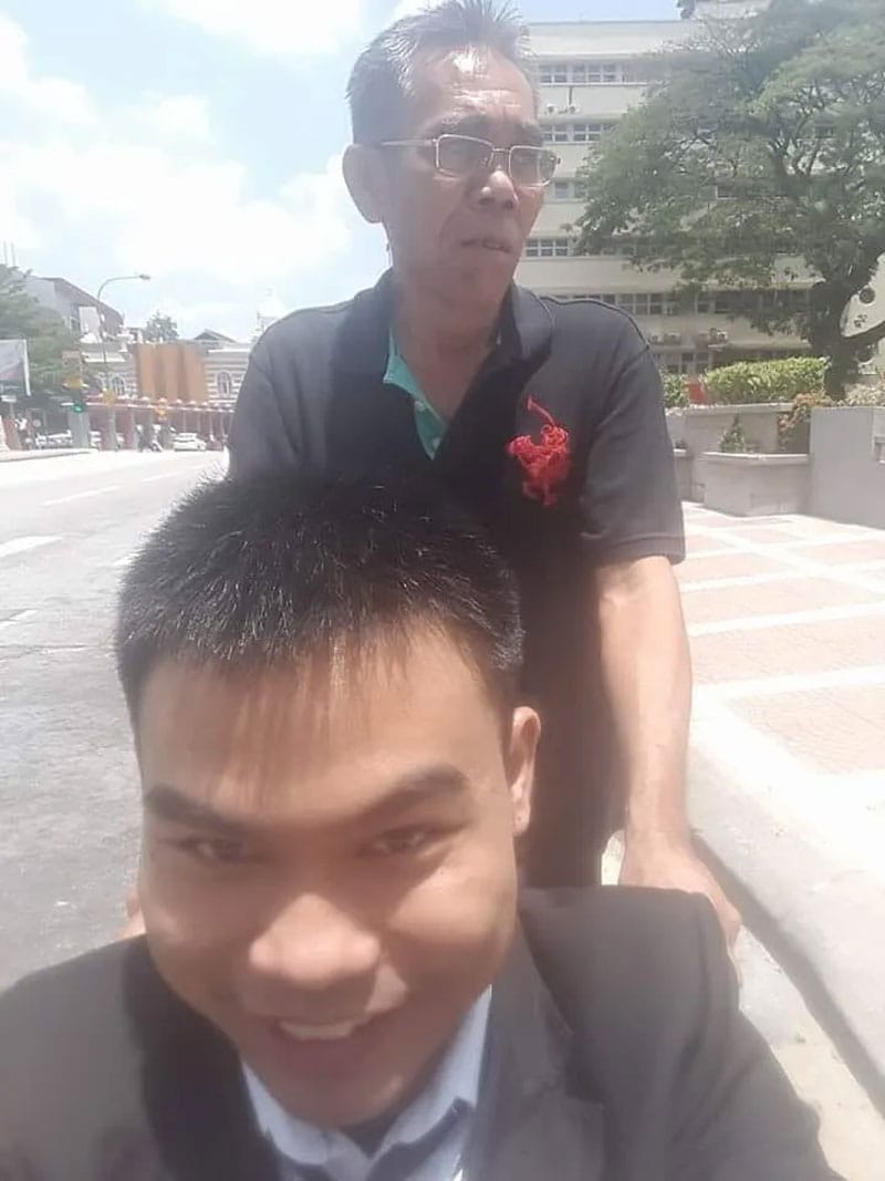 Image from: 父爱无声！OKU律师分享爸爸多年默默付出的故事，感动无数网民！