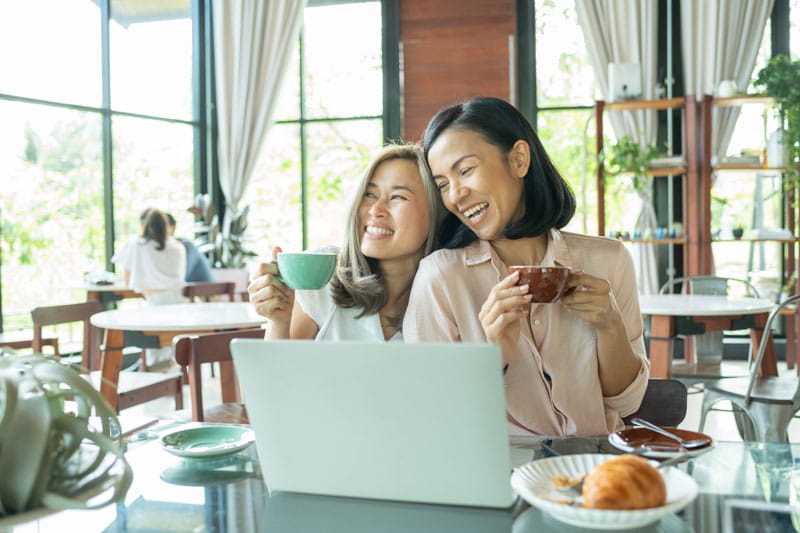 Image from: 在 Cafe 聊天竟被学生「Shhh」？大马网友发文吐槽，引发两派热议！