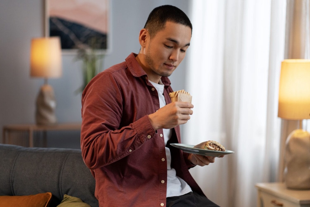 Image from: AI食物照太离谱！男子看完外卖平台图片直接没胃口：这样谁敢点？