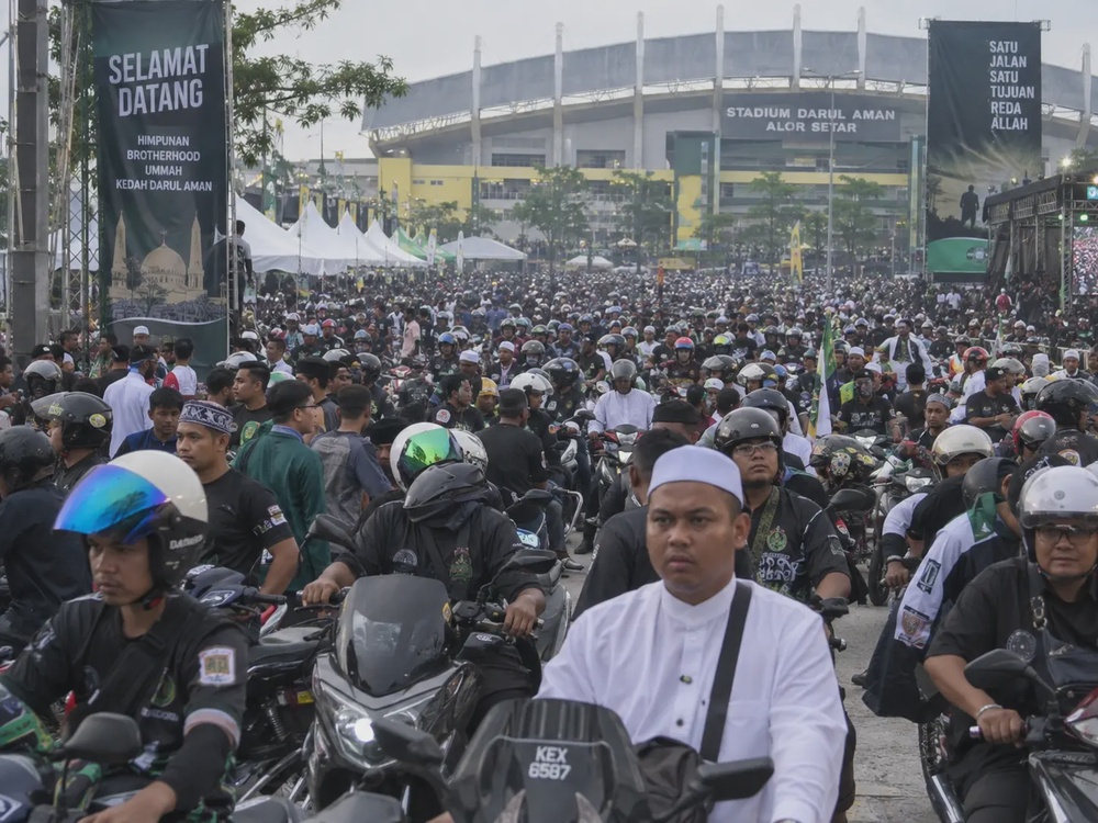 Image from: 人多到要换地方！大马大型摩托传教活动在Kedah举办，多达40k名青年参加！