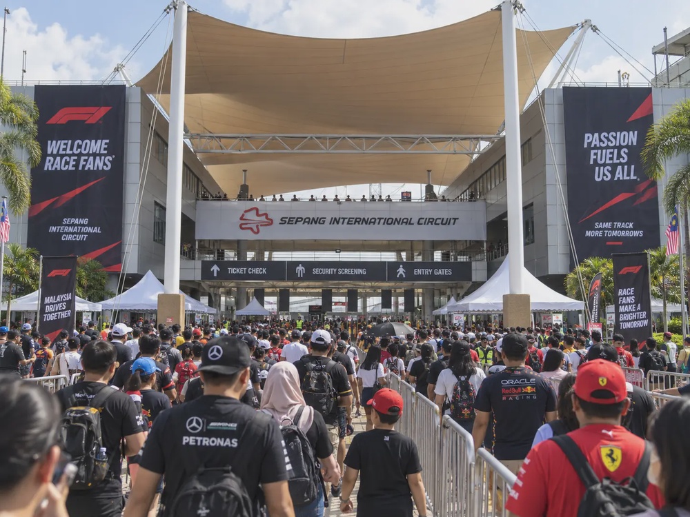 Image from: 去Sepang看F1不要再停KLIA!20万人进赛场,机场Parking一早爆满!