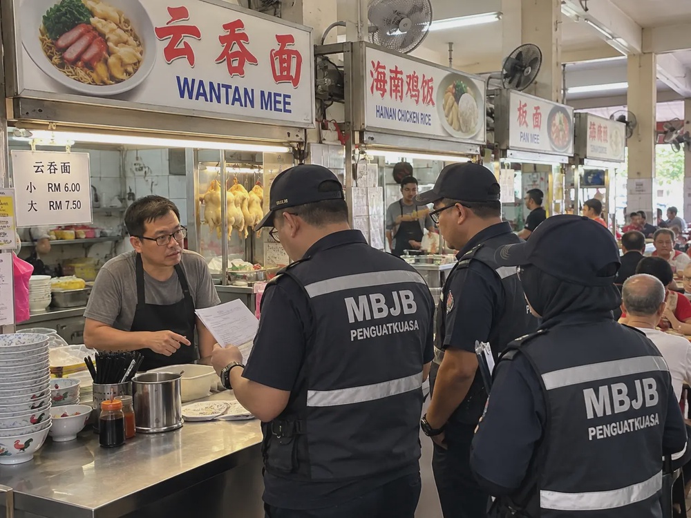 Image from: 1个RM500，10个就RM5000！大马Kopitiam里面摆档口也要给钱引争议！