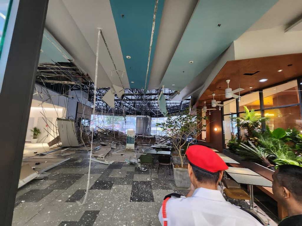 [UPDATED] Ceiling collapse at Megah Rise Mall entrance lightly injures ...