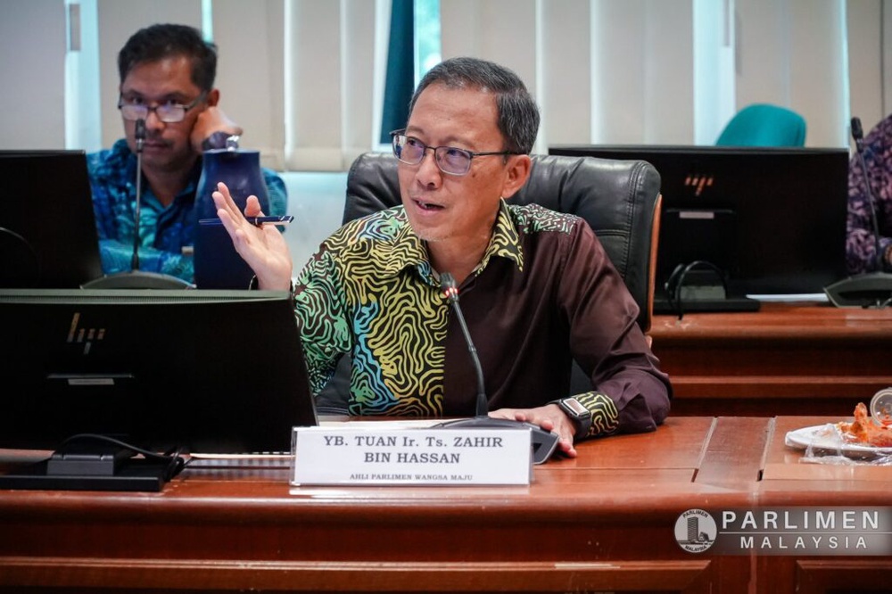 Image from: Anwar beri jaminan kontrak Azam Baki tidak disambung: Ahli Parlimen PKR