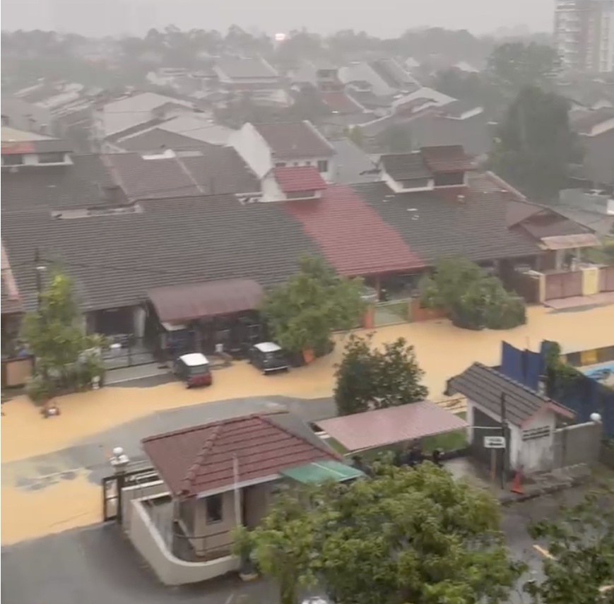 Image from: TTDI hillside project floods again despite stop-work order