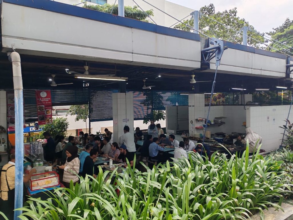 Image from: Eat here if you dare: The sauna hawker centres that KL’s office workers are forced to call home – Ravindran Raman Kutty