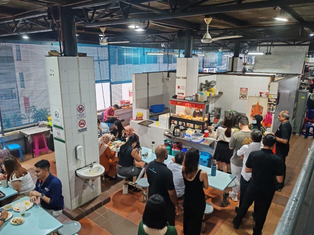 Image from: Eat here if you dare: The sauna hawker centres that KL’s office workers are forced to call home – Ravindran Raman Kutty