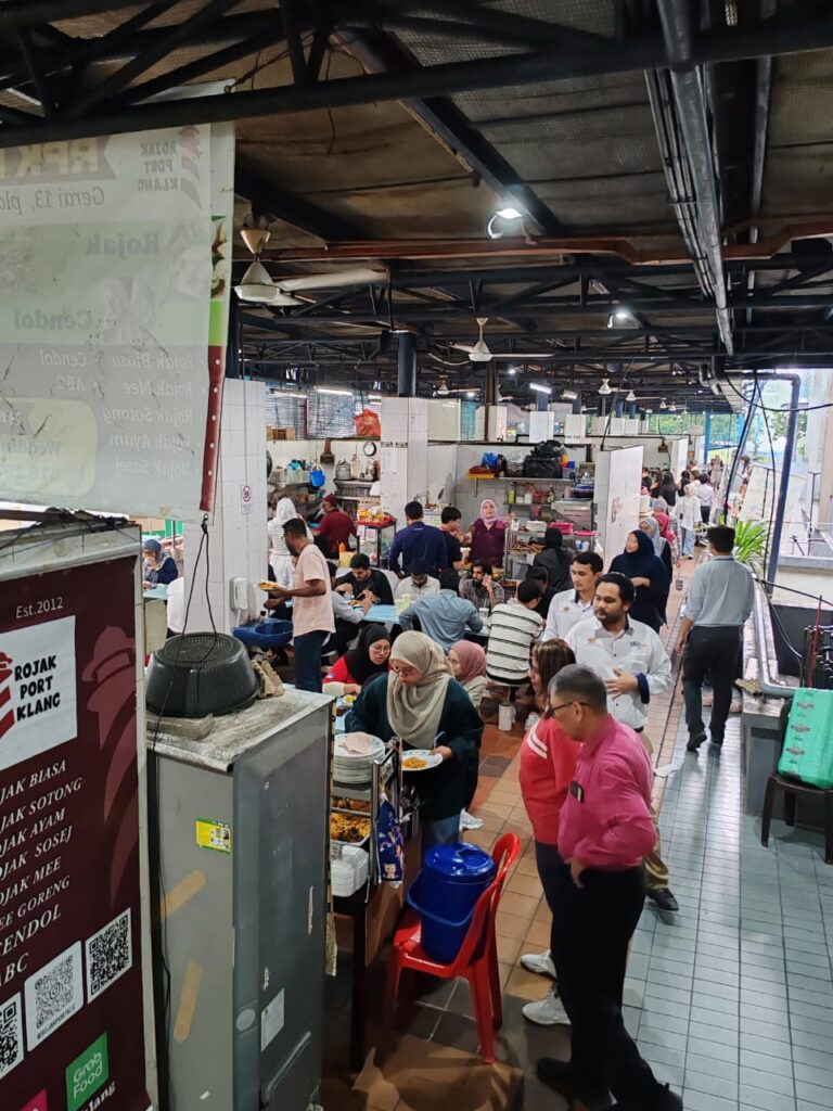 Image from: Eat here if you dare: The sauna hawker centres that KL’s office workers are forced to call home – Ravindran Raman Kutty