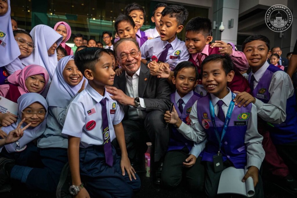 Image from: Program AI Untuk Rakyat manfaat 100,000 belia : Anwar