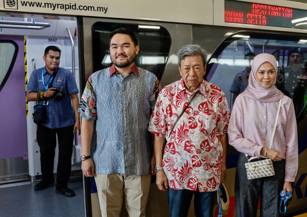 Image from: Selangor Sultan praises revival of LRT3 project, awaits completion of five shelved stations
