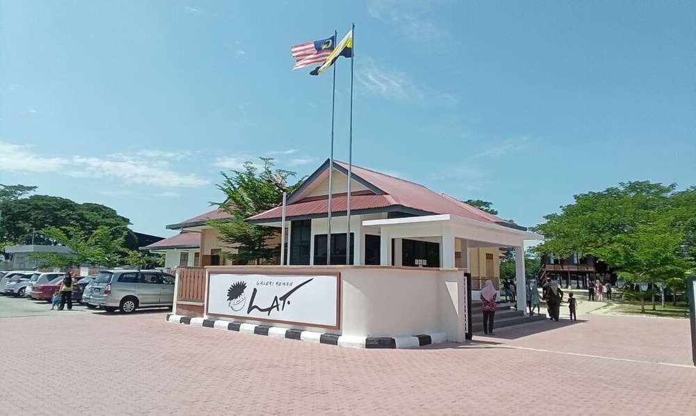 Image from: Lat: The pen that drew Malaysia together – Ravindran Raman Kutty