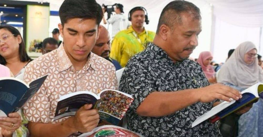 Image from: 'Bangga dengan awak selalu, memang layak...' Reaksi Bella Astillah undang perhatian, buku Syed Saddiq menang anugerah