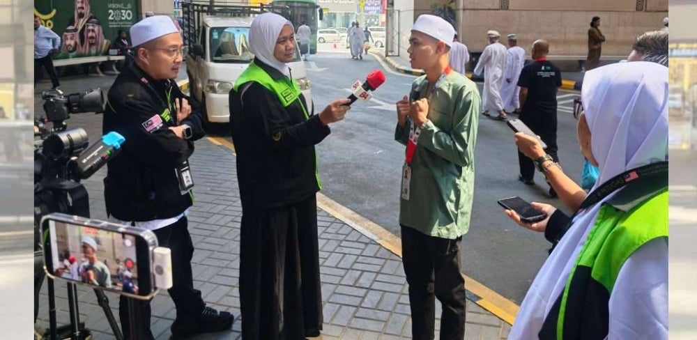 Image from: Simpanan ibu sejak kecil bantu remaja 18 tahun ini tunai haji, jadi jemaah termuda – 'Terima kasih mak'