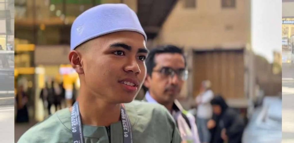 Image from: Simpanan ibu sejak kecil bantu remaja 18 tahun ini tunai haji, jadi jemaah termuda – 'Terima kasih mak'