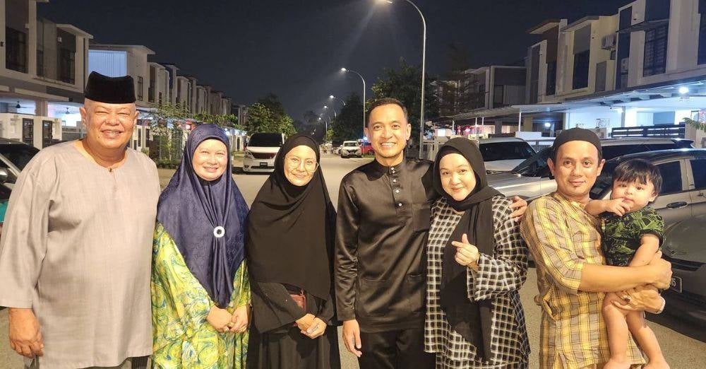 Image from: 'Alhamdulillah.' Tomok & isteri bakal tunai haji