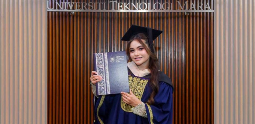 Image from: Pernah buat dua kerja, kini Nurul Fatihah raih Ijazah kelas pertama hasil tajaan penuh ibu mentua—'Rezeki dapat mama baik!'
