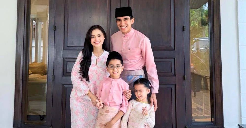 Image from: Dulu dibuang kini disayangi, kasih ibu Syed Saddiq terhadap Bella Astillah curi perhatian. 'Mama akan simpan sampai akhir hayat…'
