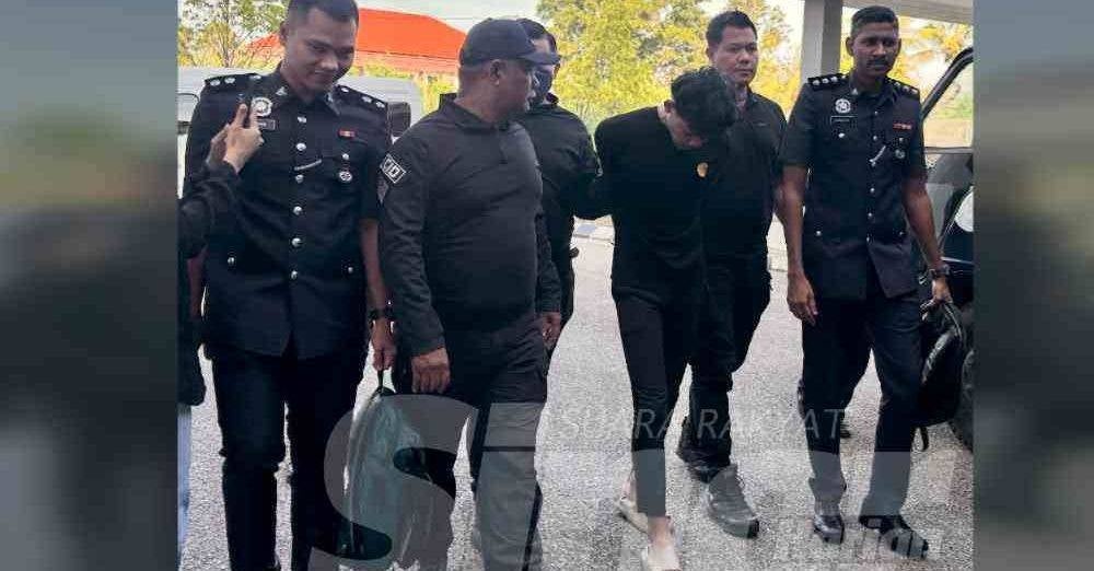 Image from: 61 tik@man dari wajah hingga kaki, ini kronologi pembun*han pelajar kolej. Suspek didakwa 4 kali cuci darah dalam kereta bapa hingga pagi