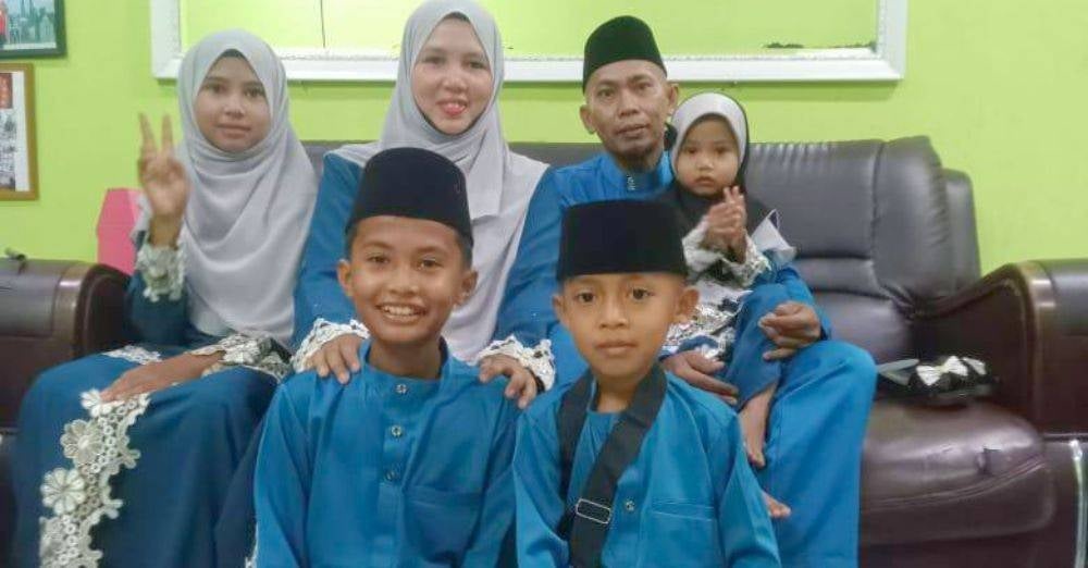Image from: Dipinjamkan 13 tahun, ibu pilu Amir Ashraf sudah tiada. Pendarahan kepala dan paru-paru berair punca tidak sedarkan di asrama. 'Al-Fatihah anak syurga umie...'