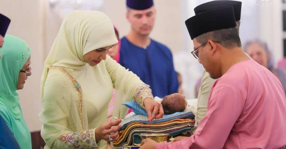 Image from: Berandam surai Tunku Khadeeja Khayra, anakanda kelima Pemangku Sultan Johor berlangsung penuh adat