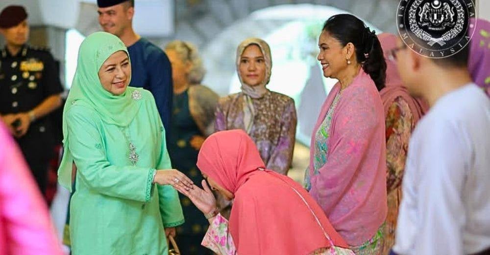 Image from: Berandam surai Tunku Khadeeja Khayra, anakanda kelima Pemangku Sultan Johor berlangsung penuh adat