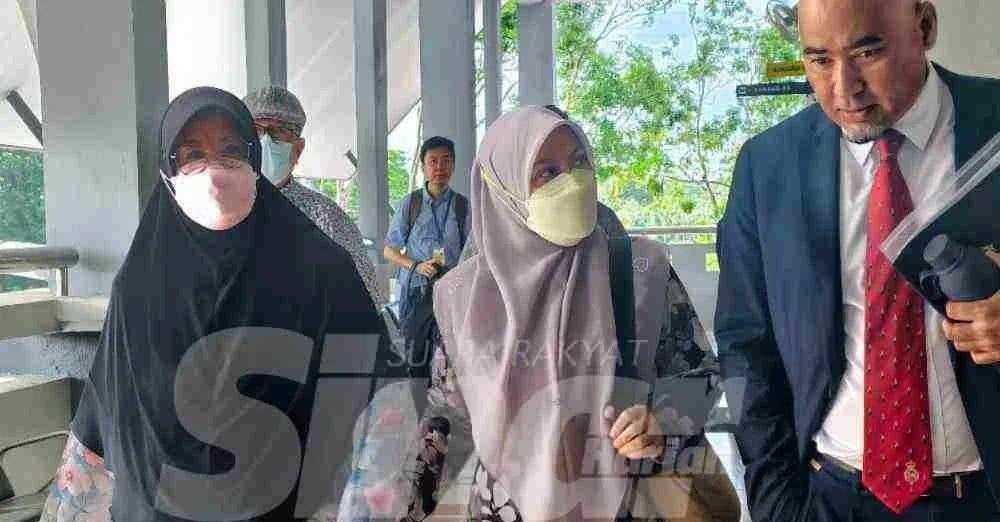 Image from: Guru kelas didakwa amang seksual pelajar lelaki 14 tahun bawah pokok & rumah. 'Hantar gambar alat sulit di WhatsApp'